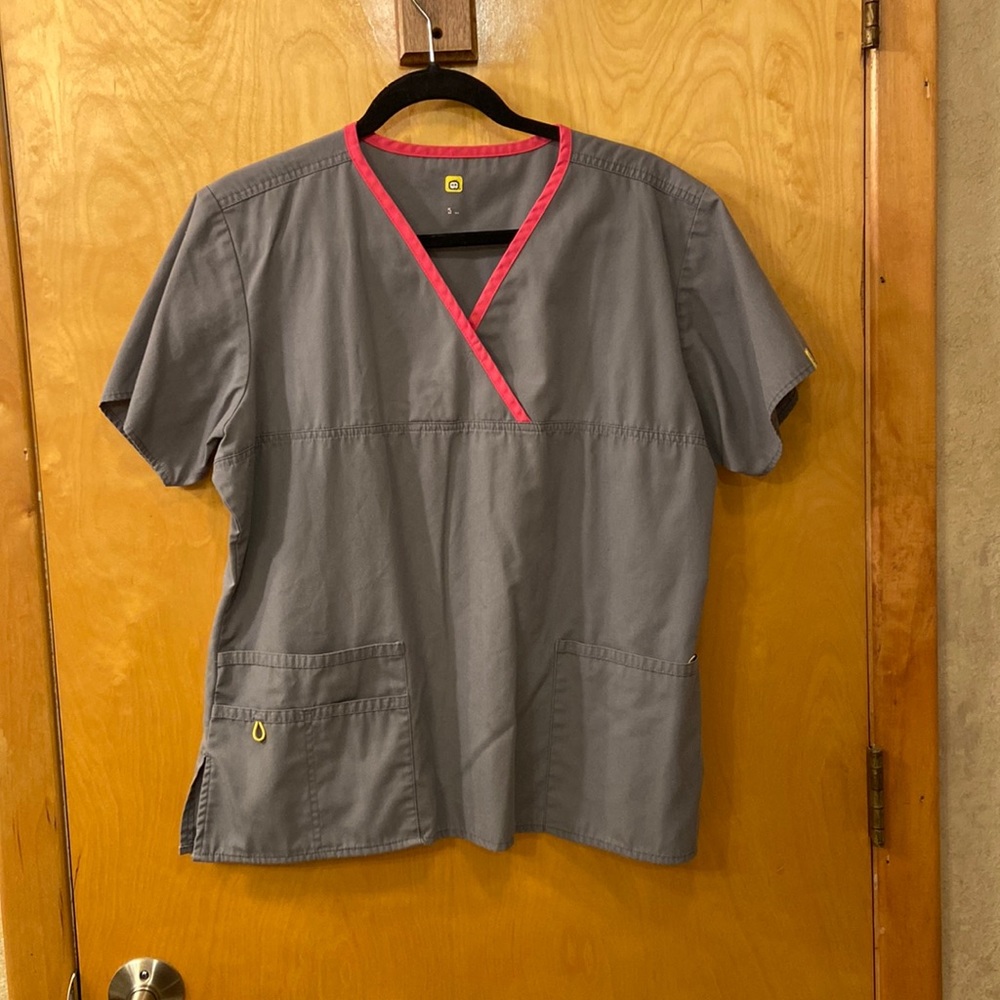 Grey and pink WonderWink Scrub top size medium